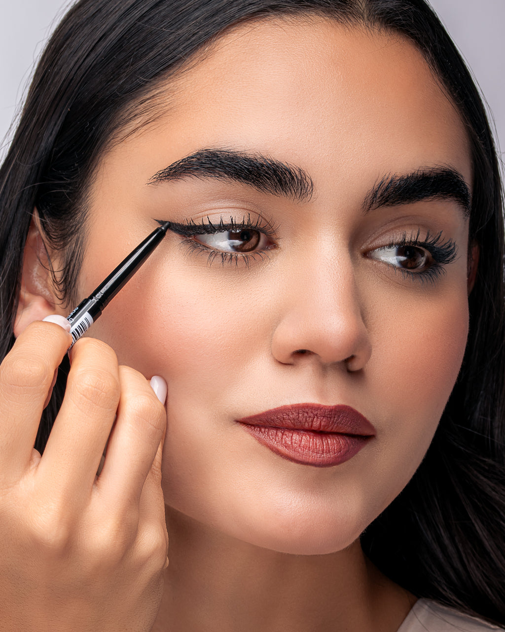 Lápiz Delineador de Ojos Valmy Automático tono Negro