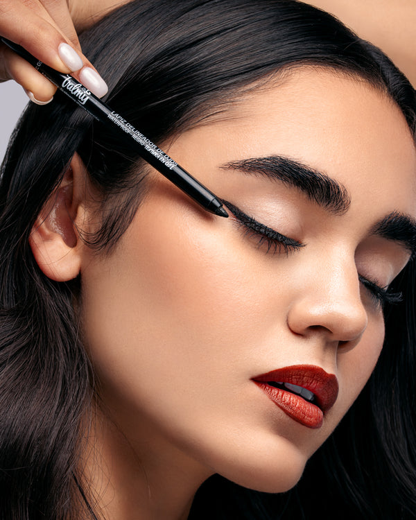 Lápiz Delineador de Ojos Valmy Waterproof Textura en Gel tono Negro