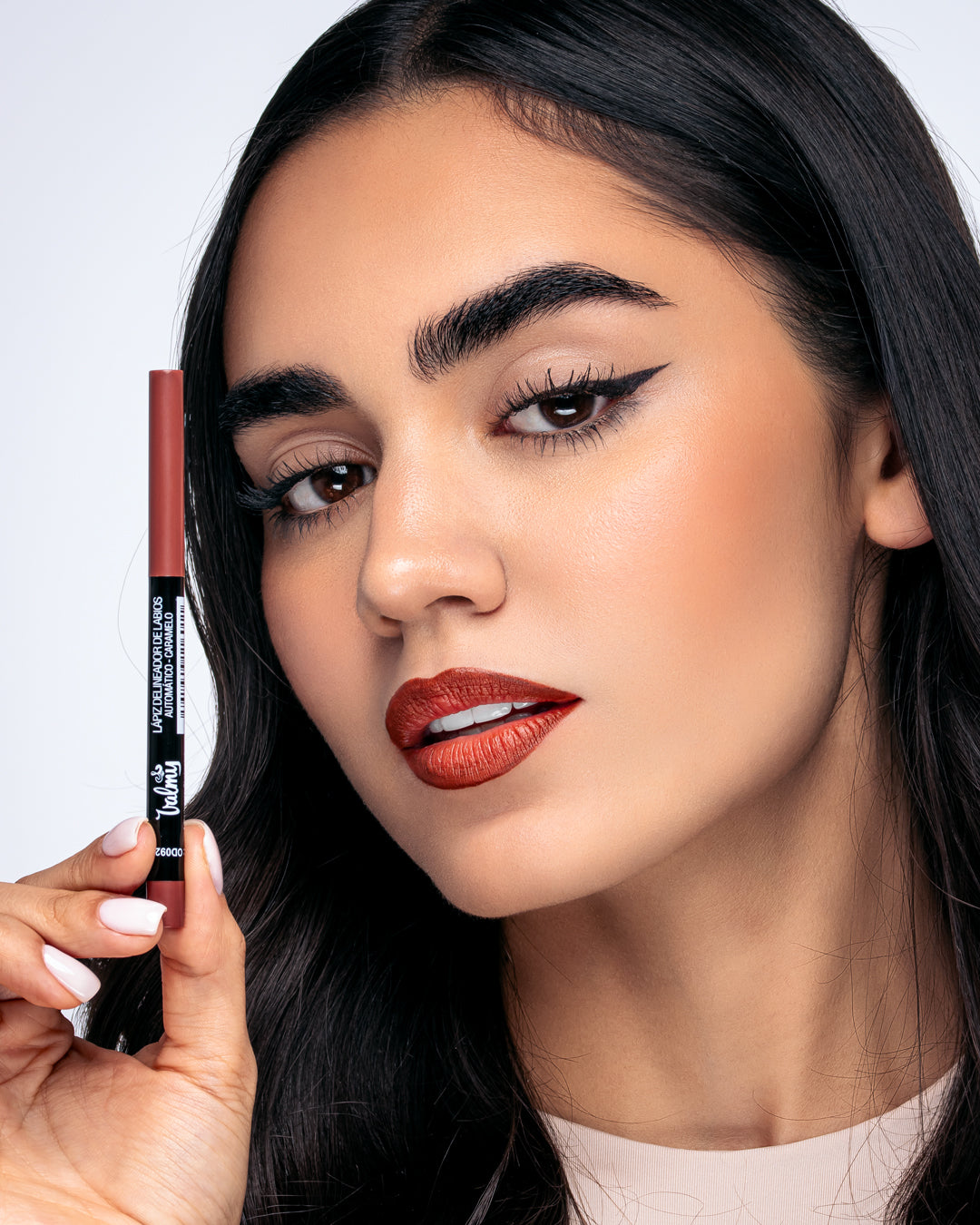 Lápiz Delineador de Labios Valmy Automático tono Caramelo
