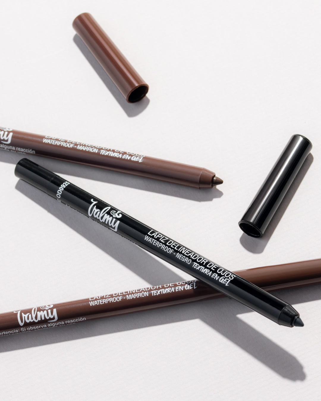 Lápiz Delineador de Ojos Valmy Waterproof Textura en Gel tono Negro